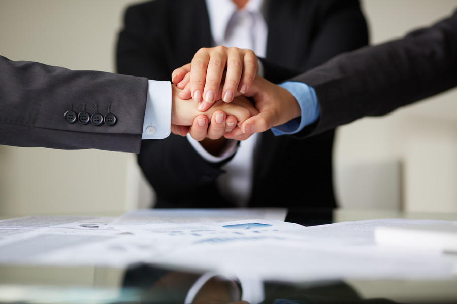 深圳律師事務所視角下的自媒體賬號處置與涉軍虛假內容的法律責任