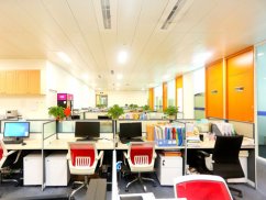 <b>深圳勞動法律師：為農民工受傷索賠維權，破解老板拒賠困境</b>